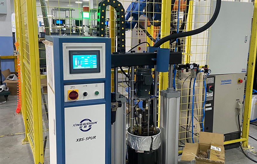 汽车内饰行业-中饰板涂胶