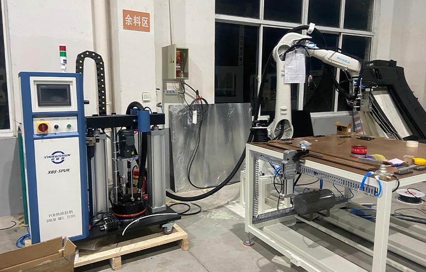 汽车内饰行业-备胎盖板喷胶